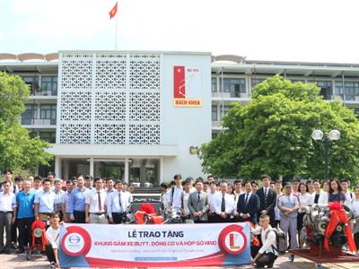 Hino Motors Việt Nam trao tặng giáo cụ cho trường đại học Bách Khoa Hà Nội
