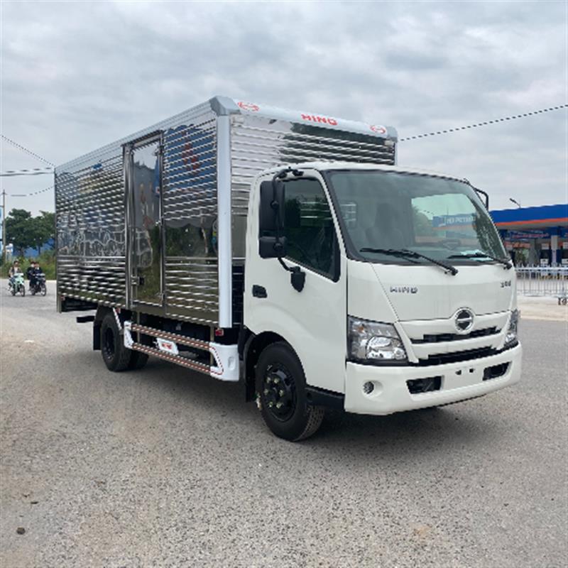 Xe tải thùng kín 3,5 tấn Hino XZU720
