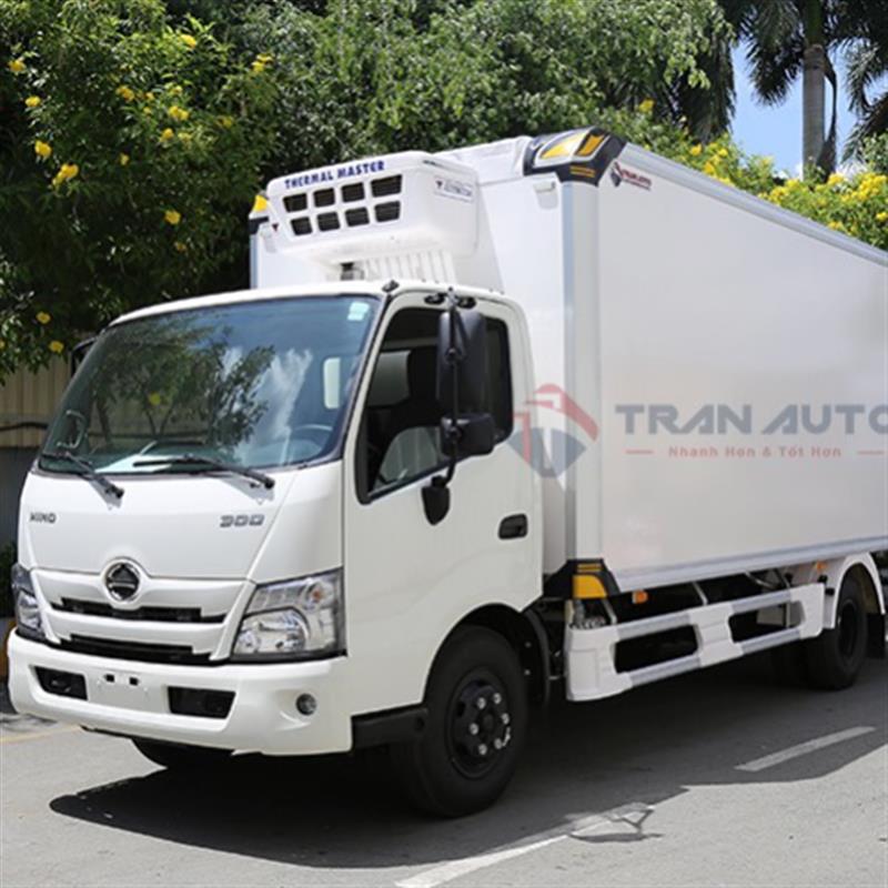 Xe tải Hino XZU730 5 tấn thùng đông lạnh